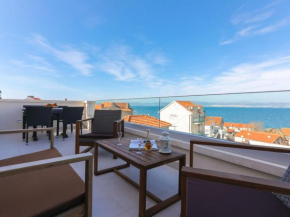 Apartment M&J - Comfort Two Bedroom Apartment with Terrace and Sea View karo